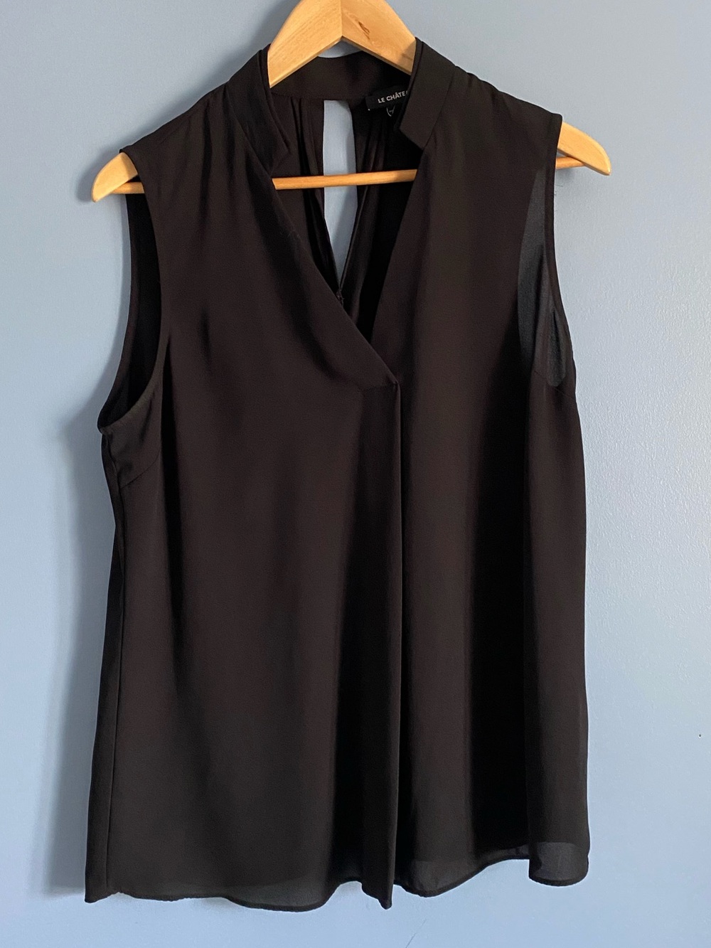 le chateau Black Sleeveless V-Neck Camisole